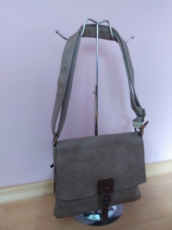 Mal� d�msk� kabelka �ed�