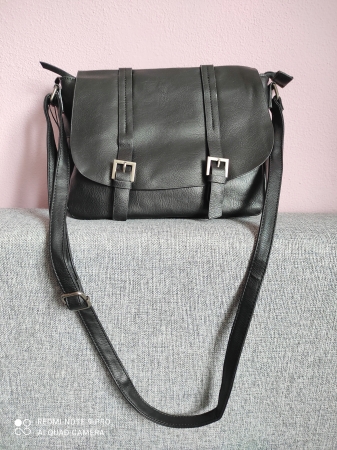 Kabelka s dlouh�m uchem