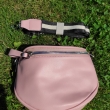 D�msk� ledvinka s dlouh�m popruhem Tapple 50